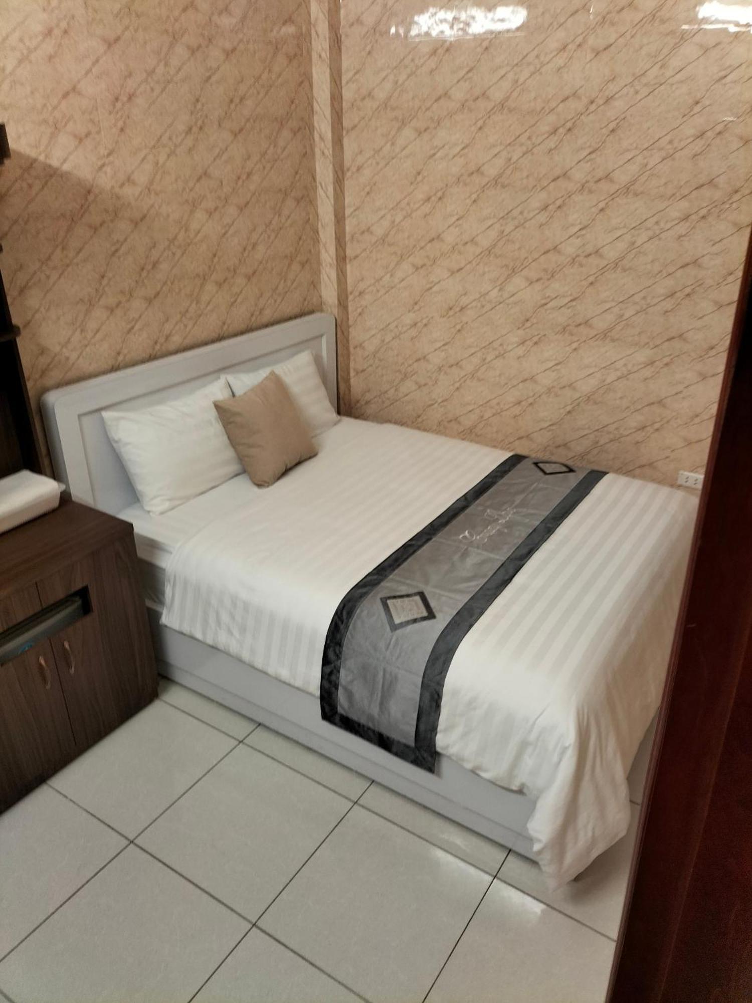 Roma Hotel Noi Bai Airport Hanoi Exteriör bild
